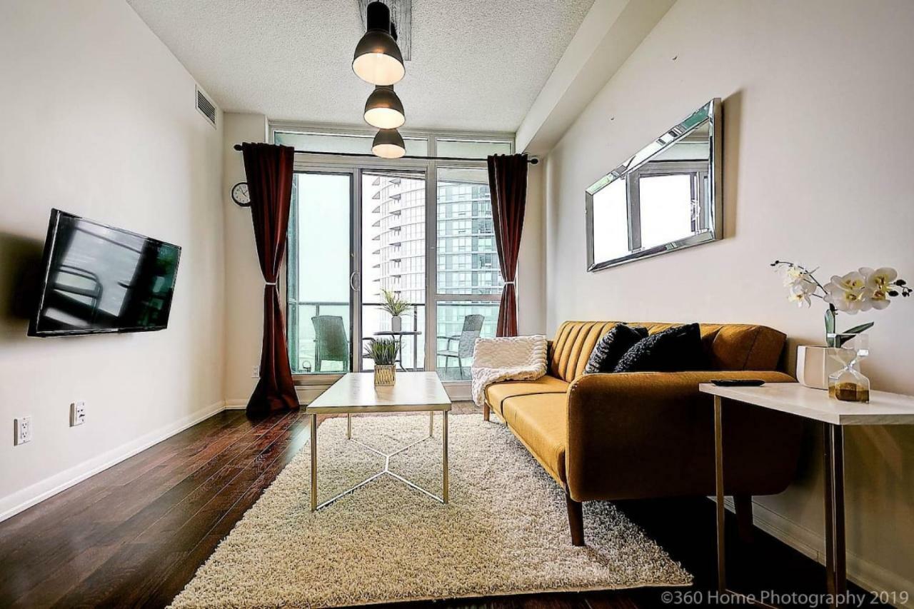 30 Off Lake View Property Heart Of Downtown Toronto Extérieur photo