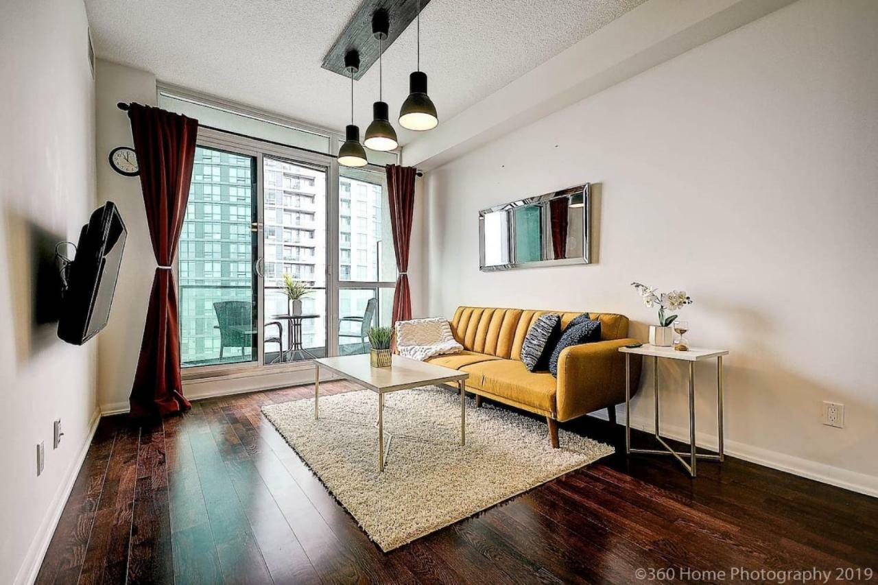 30 Off Lake View Property Heart Of Downtown Toronto Extérieur photo